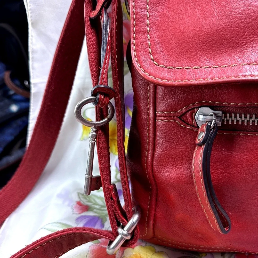 Vintage 90s Fossil Red Genuine Leather Crossbody Organizer Bag 11x11‎